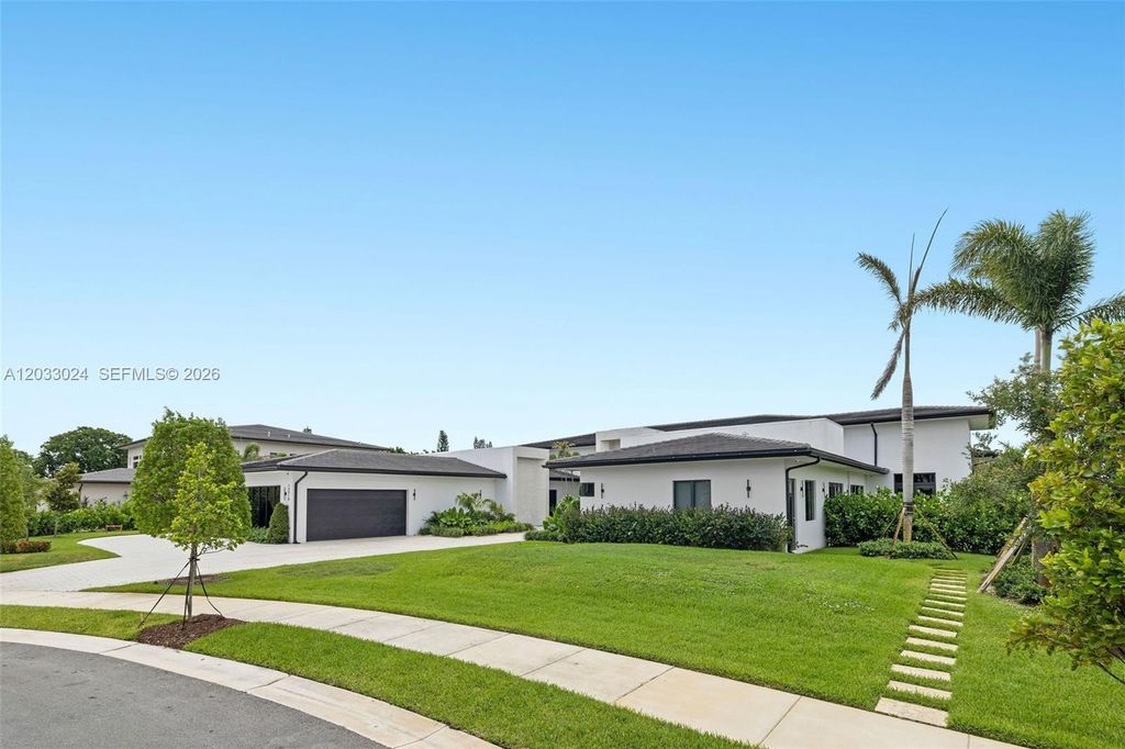Image 53 of property listing at 14910 SW 16th Ct, Davie, FL 33326