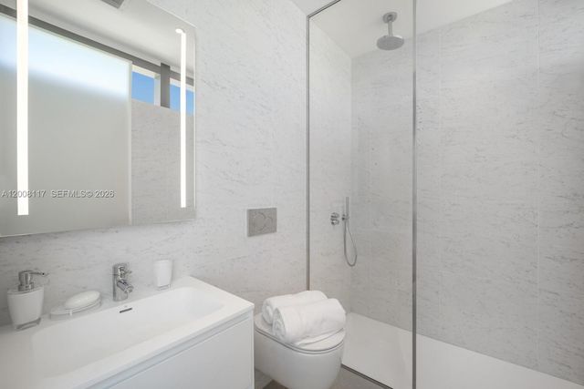 2000 S Ocean Dr 17A, Hallandale Beach, FL 33009
