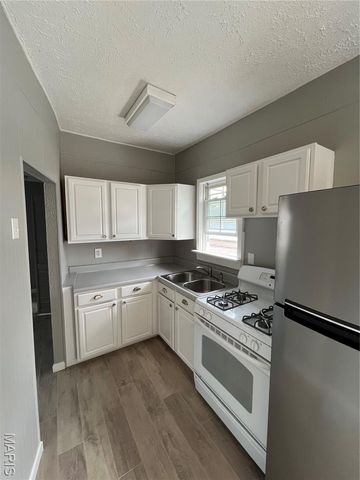 407 N 7th Street, St Charles, MO 63301