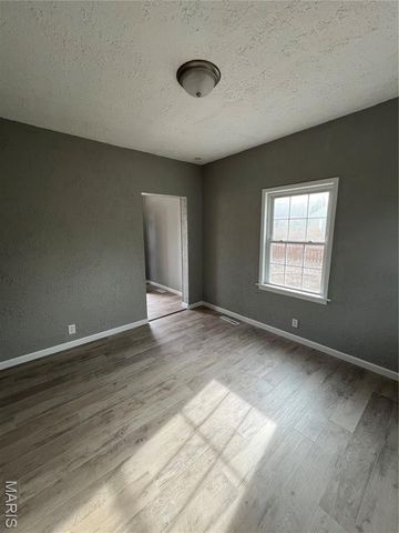 407 N 7th Street, St Charles, MO 63301