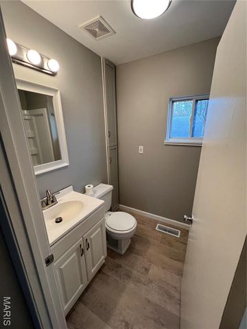 407 N 7th Street, St Charles, MO 63301