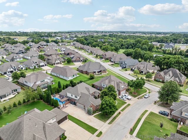 507 N 83rd Place, Broken Arrow, OK 74014