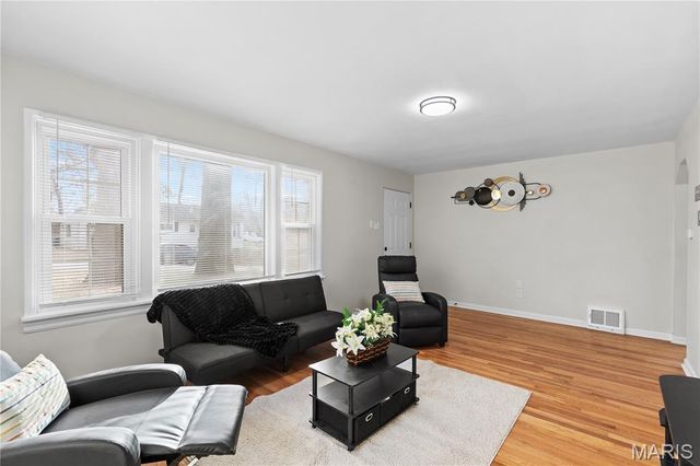 8417 Betty Lee Avenue, St Louis, MO 63114