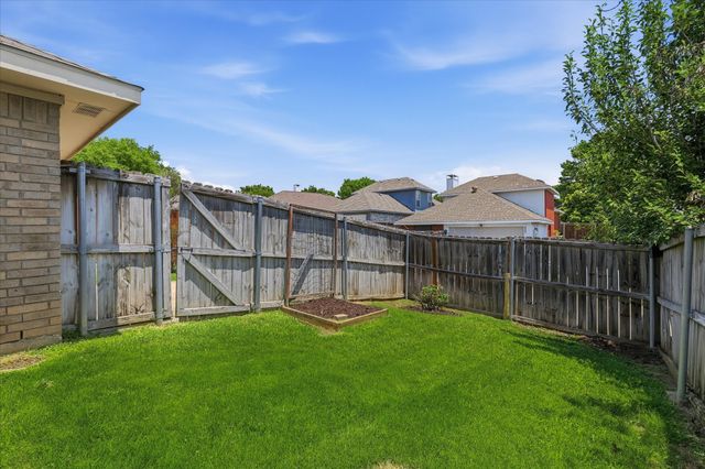 1809 Water Oak Drive, Lewisville, TX 75067
