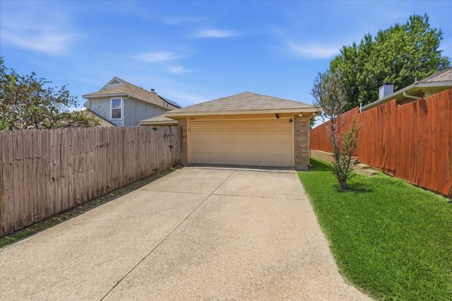 1809 Water Oak Drive, Lewisville, TX 75067