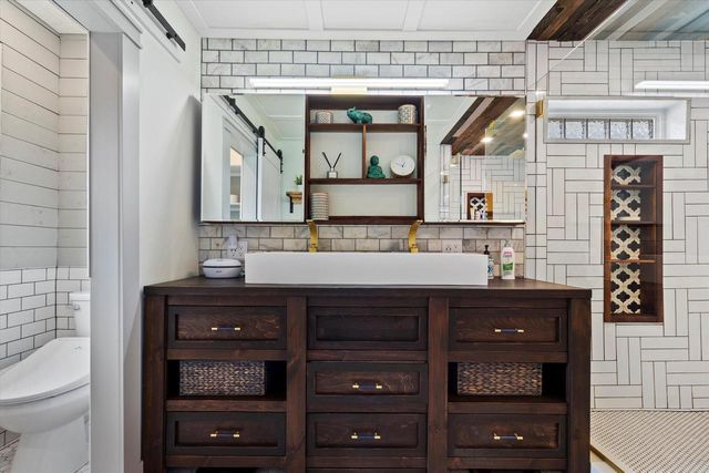 1821 N Vel R Phillips AVENUE, Milwaukee, WI 53212