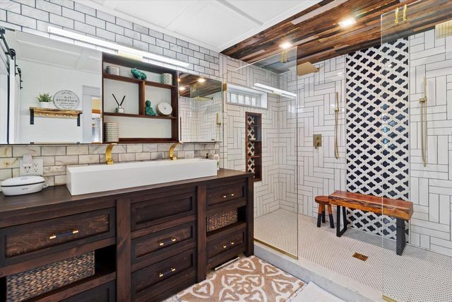 1821 N Vel R Phillips AVENUE, Milwaukee, WI 53212