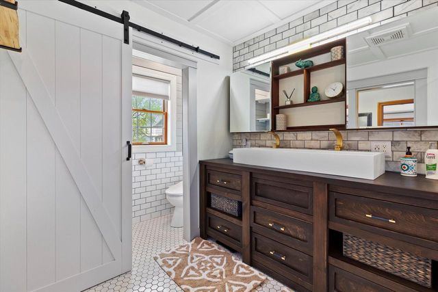 1821 N Vel R Phillips AVENUE, Milwaukee, WI 53212