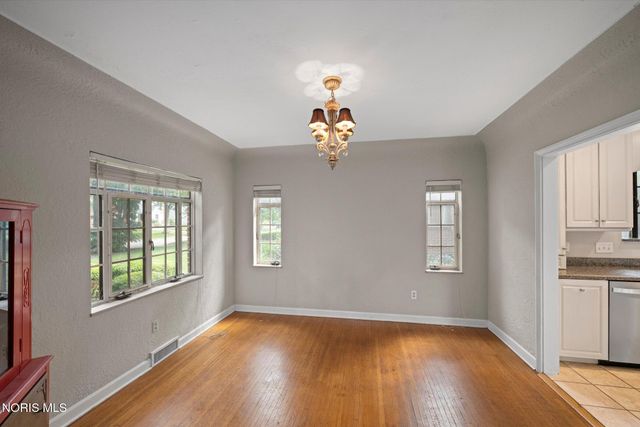 2823 Goddard Rd, Toledo, OH 43606