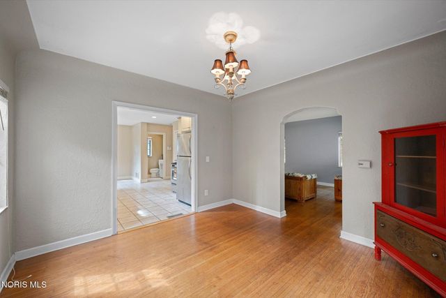 2823 Goddard Rd, Toledo, OH 43606