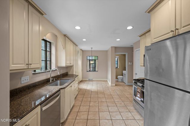 2823 Goddard Rd, Toledo, OH 43606