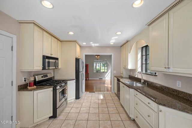 2823 Goddard Rd, Toledo, OH 43606