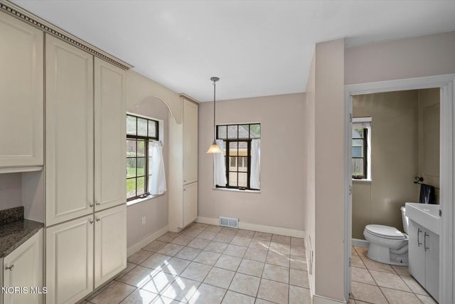 2823 Goddard Rd, Toledo, OH 43606
