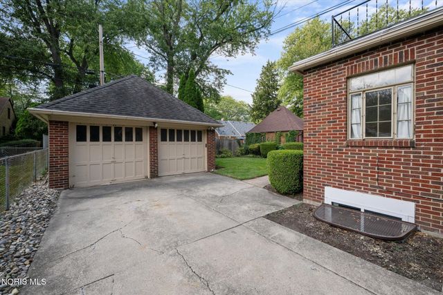 2823 Goddard Rd, Toledo, OH 43606