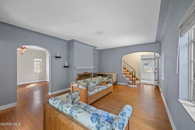2823 Goddard Rd, Toledo, OH 43606