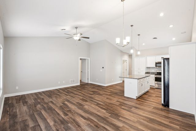 2406 13TH Street, Silvis, IL 61282