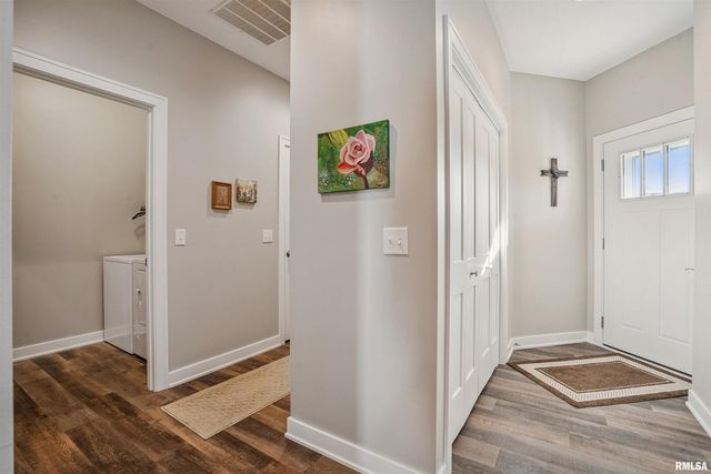 2406 13TH Street, Silvis, IL 61282