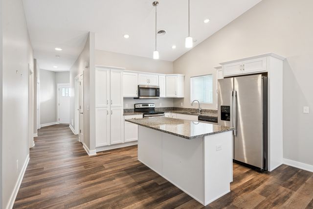 2406 13TH Street, Silvis, IL 61282