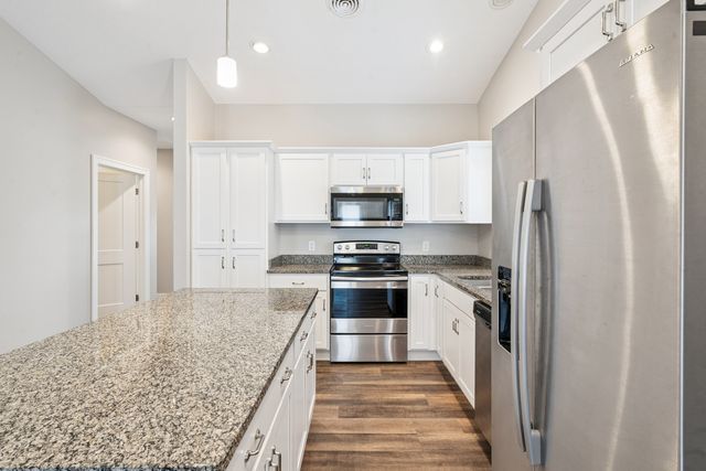 2406 13TH Street, Silvis, IL 61282