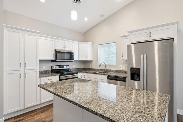 2406 13TH Street, Silvis, IL 61282