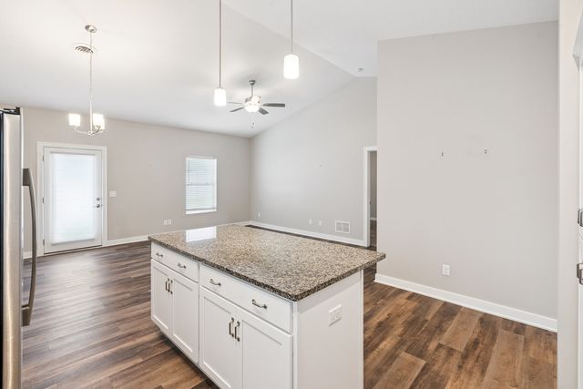 2406 13TH Street, Silvis, IL 61282