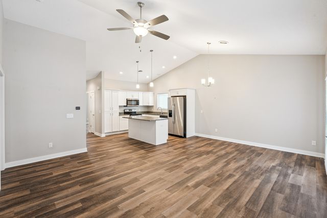 2406 13TH Street, Silvis, IL 61282