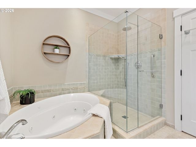 135 MIDDLECREST Rd, Lake Oswego, OR 97034