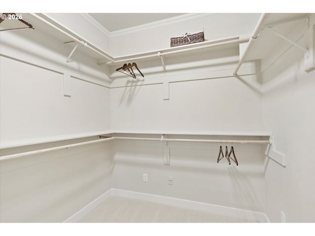 135 MIDDLECREST Rd, Lake Oswego, OR 97034