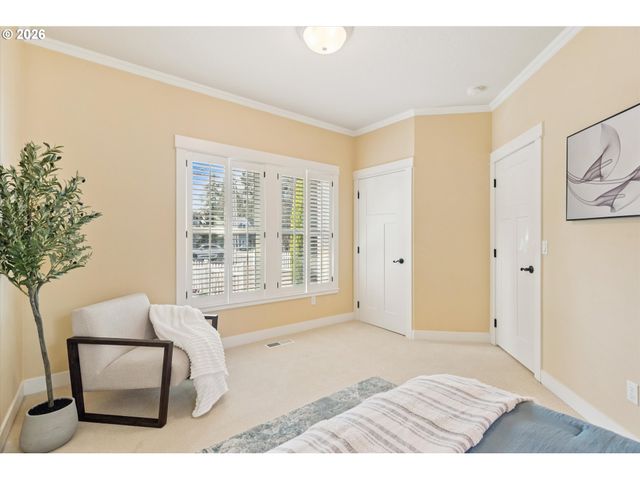 135 MIDDLECREST Rd, Lake Oswego, OR 97034