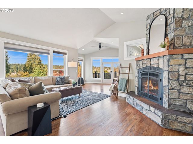 135 MIDDLECREST Rd, Lake Oswego, OR 97034