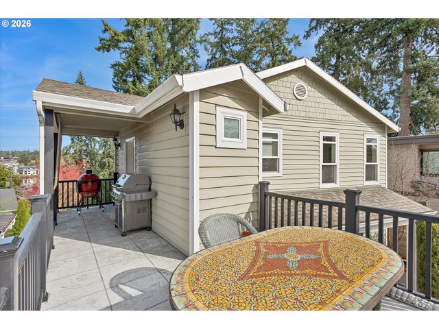 135 MIDDLECREST Rd, Lake Oswego, OR 97034