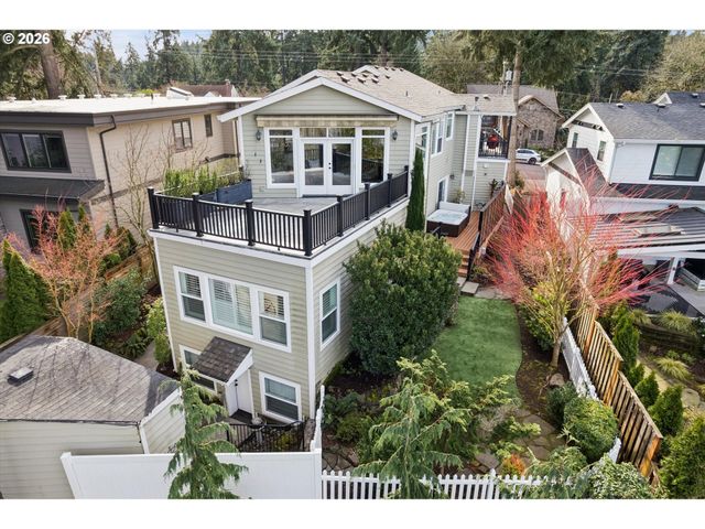 135 MIDDLECREST Rd, Lake Oswego, OR 97034