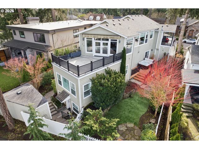 135 MIDDLECREST Rd, Lake Oswego, OR 97034