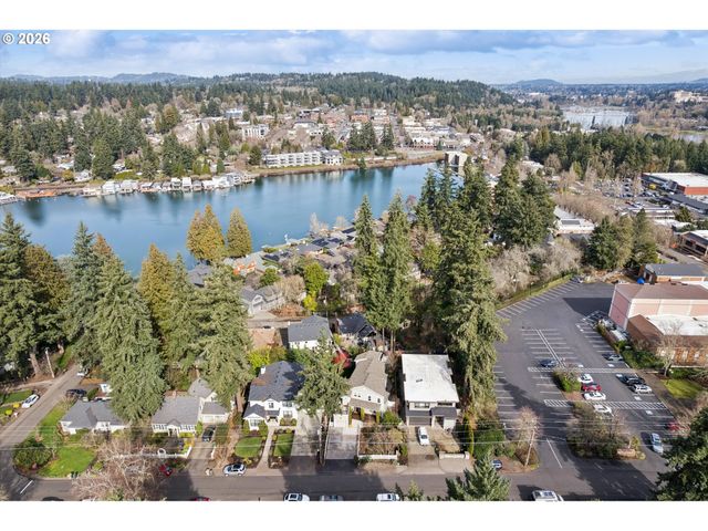 135 MIDDLECREST Rd, Lake Oswego, OR 97034