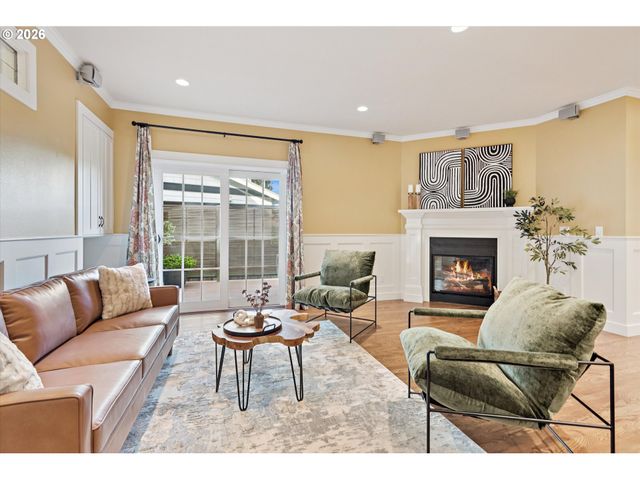 135 MIDDLECREST Rd, Lake Oswego, OR 97034