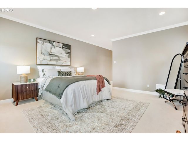 135 MIDDLECREST Rd, Lake Oswego, OR 97034