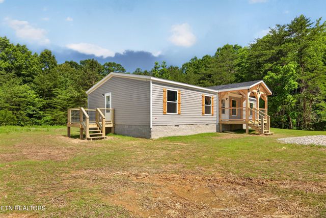 1090 Bill Black Rd, Jamestown, TN 38556