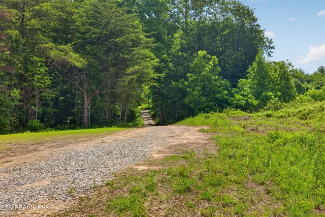 1090 Bill Black Rd, Jamestown, TN 38556