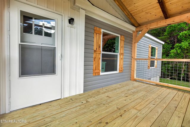 1090 Bill Black Rd, Jamestown, TN 38556