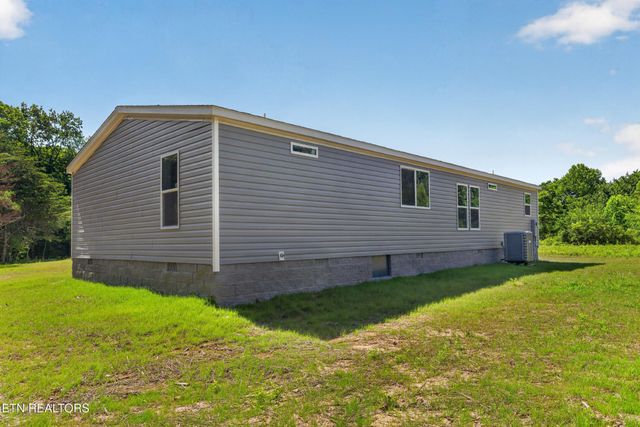 1090 Bill Black Rd, Jamestown, TN 38556