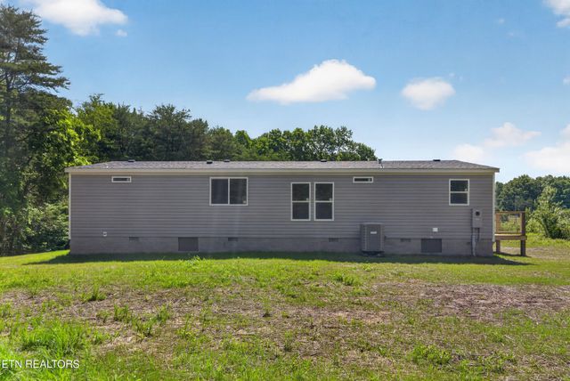 1090 Bill Black Rd, Jamestown, TN 38556