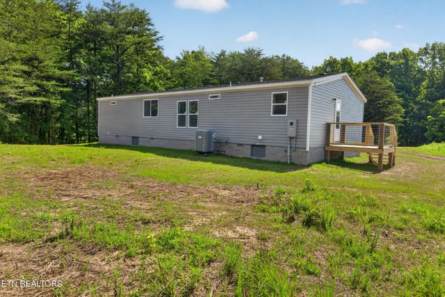 1090 Bill Black Rd, Jamestown, TN 38556