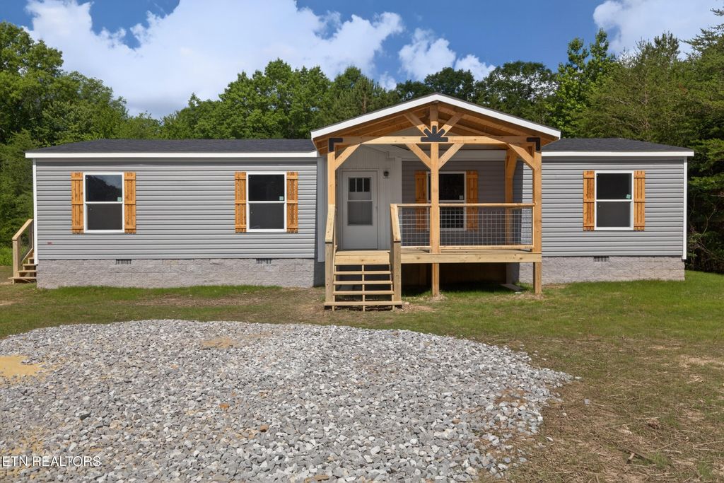 1090 Bill Black Rd, Jamestown, TN 38556