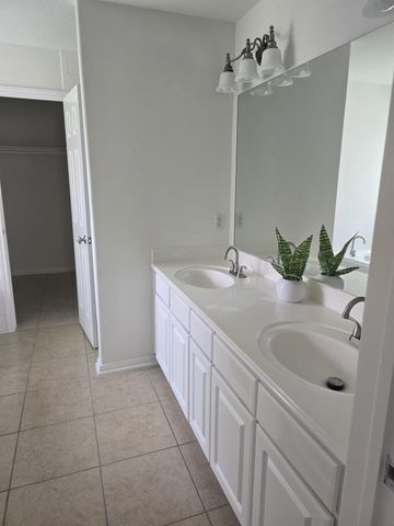 2710 Grants Lake Boulevard K2, Sugar Land, TX 77479