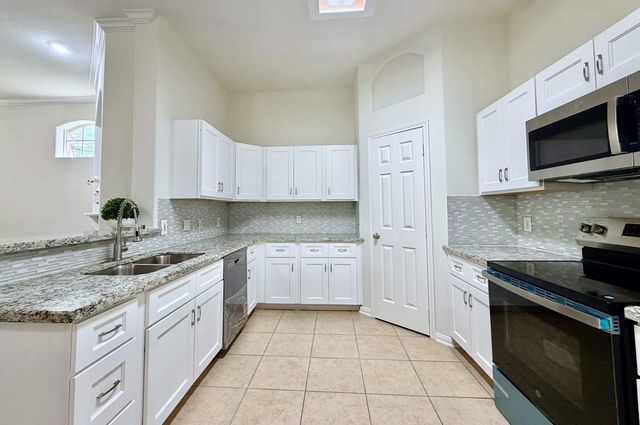 2710 Grants Lake Boulevard K2, Sugar Land, TX 77479
