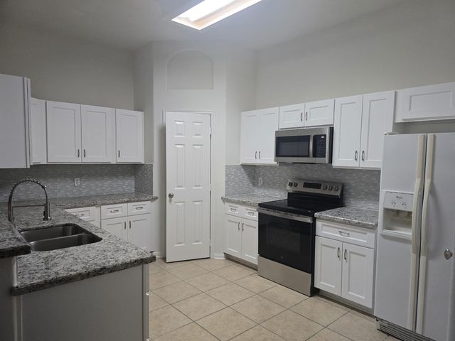 2710 Grants Lake Boulevard K2, Sugar Land, TX 77479