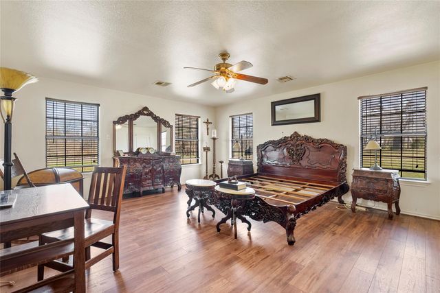 491 Herron TRL, Mcdade, TX 78650