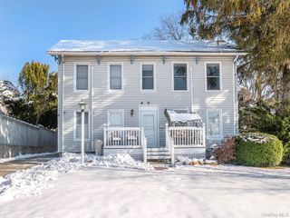 12 Rams Hill Road upper, Glenwood Landing, NY 11547