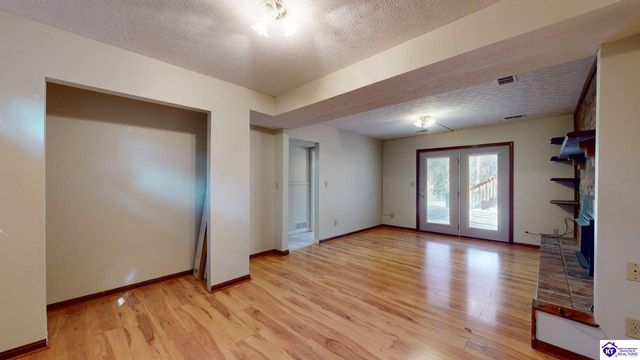 354 Boone Trace, Radcliff, KY 40160