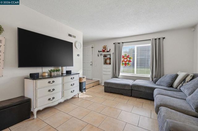 14 El Capitan Ln, Antioch, CA 94509